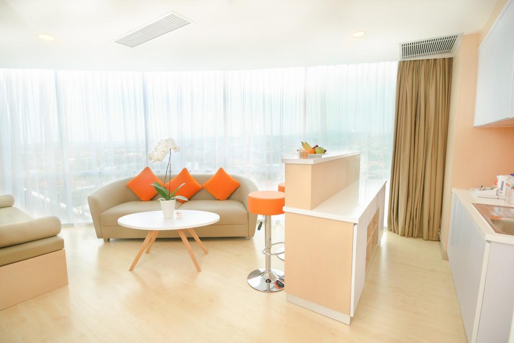 Harris Hotel Sentraland Semarang Exterior photo