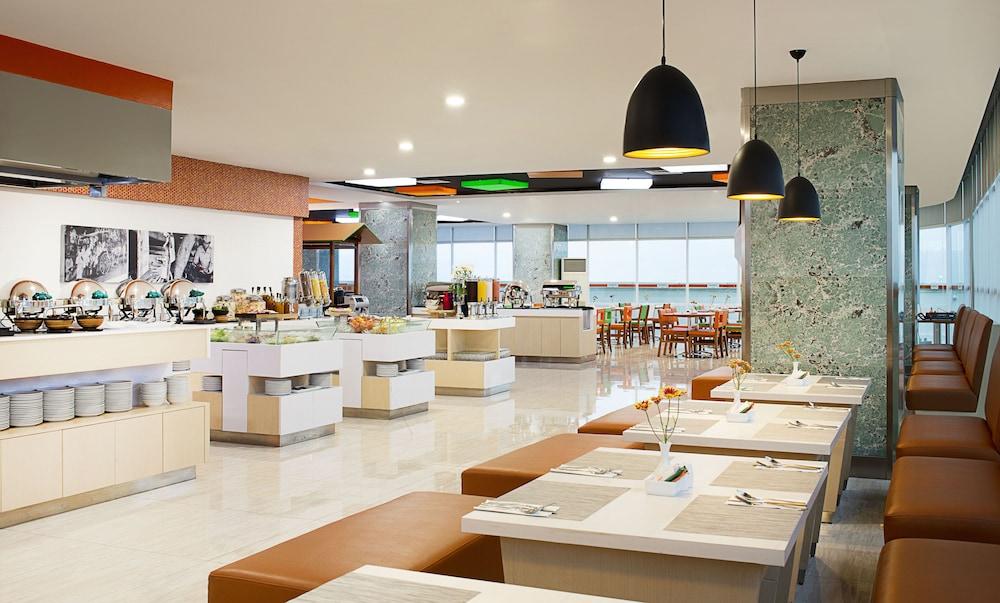 Harris Hotel Sentraland Semarang Exterior photo